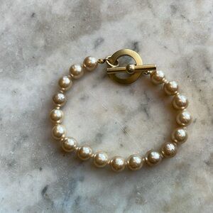 Elegant cream colored Pearl Bracelet (faux) with gold tone toggle